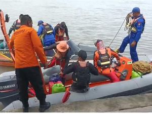 Speedboat Angkut 3 Penumpang di Asmat Terbakar, 2 Orang Selamat-1 Hilang Speedboat Angkut 3 Penumpang di Asmat Terbakar, 2 Orang Selamat-1 Hilang