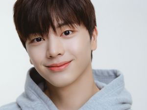 Senyum Yook Sungjae di Foto Profil Terbaru Bikin Meleleh!