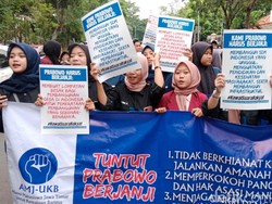 Aliansi Mahasiswa Geruduk Kantor TKD Jatim, Bawa Tuntutan Ini untuk Prabowo