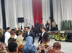 Anies-Cak Imin Jabat Tangan Prabowo-Gibran & Ganjar-Mahfud di Acara KPK