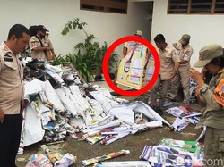 Satpol PP Bone Tertibkan 294 APK Caleg di Pohon, Ada Baliho Anak Eks Bupati