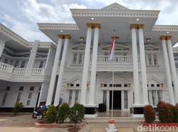 Penampakan Kantor Desa Rancah yang Megah Bergaya Eropa