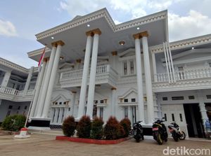 Melihat Kantor Desa di Ciamis yang Viral bak Istana Eropa Melihat Kantor Desa di Ciamis yang Viral bak Istana Eropa