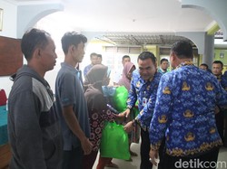 Pemkab Blora Beri Sembako ke Pedagang Terdampak Kebakaran Pasar Ngawen