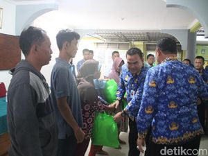 Pemkab Blora Beri Sembako ke Pedagang Terdampak Kebakaran Pasar Ngawen Pemkab Blora Beri Sembako ke Pedagang Terdampak Kebakaran Pasar Ngawen