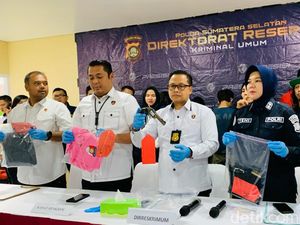 Ditetapkan Tersangka, 2 Gadis Duel Bercelurit di TPU Alami Luka-Saling Lapor Ditetapkan Tersangka, 2 Gadis Duel Bercelurit di TPU Alami Luka-Saling Lapor