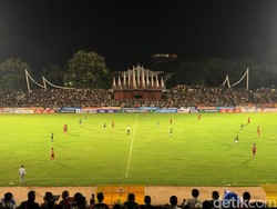 Semen Padang FC Cukur PSMS Medan 2-0