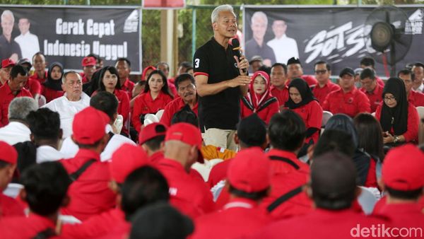 Momen Ganjar Bakar Semangat Pendukung di Kendal