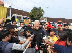 Ganjar Puji Pabrik Tembakau di Kendal yang Berdayakan Perempuan-Disabilitas