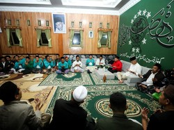 Momen Ganjar Sowan & Menginap di Ndalem Gus Abu Khoir Batang