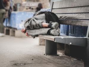 Dulu Bergaji Ratusan Juta, Pria Ini Kini Berujung Jadi Gelandangan, Kok Bisa?