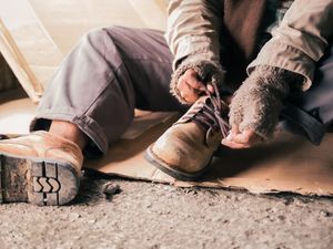 Luka Cinta Buat Pria dengan Gaji Ratusan Juta Ini Jadi Gelandangan