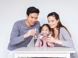 Mudah! Ini 7 Cara Atasi Anak Susah Minum Air Putih