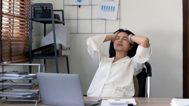 Ilustrasi/Foto: Freepik.com/user3980505 Cara menjaga kesehatan mental di lingkungan kerja yang super sibuk