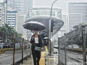 5 Doa Agar Hujan Cepat Berhenti, Amalkan Saat Musim Hujan 5 Doa Agar Hujan Cepat Berhenti, Amalkan Saat Musim Hujan