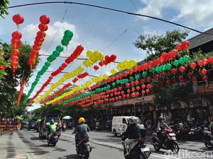 Ornamen Imlek Mulai Hiasi Kota Solo, Bakal Ada Bentuk Naga Berputar Ornamen Imlek Mulai Hiasi Kota Solo, Bakal Ada Bentuk Naga Berputar