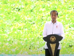 Senyum Jokowi Saat Mahfud Mundur dari Menko Polhukam