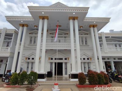 Penampakan Kantor Desa Mewah Bak Istana di Ciamis