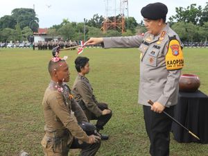 Kapolda Riau Pimpin Tradisi Pembaretan Bintara Remaja, Ingatkan Jaga Nama Baik