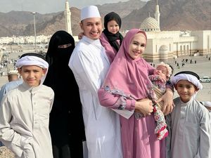 Kartika Putri Merinding Dengar Ucapan Anak Sambung Tetap Mau Tinggal di Yaman Kartika Putri Merinding Dengar Ucapan Anak Sambung Tetap Mau Tinggal di Yaman