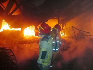 PT Atakira Sukoharjo Terbakar, 3 Mobil dan 1 Truk Ludes