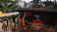 Potret Tempat Karaoke di Madiun Ludes Terbakar