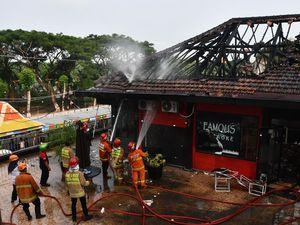 Potret Tempat Karaoke di Madiun Ludes Terbakar Potret Tempat Karaoke di Madiun Ludes Terbakar