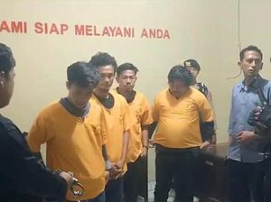 4 Orang Jadi Tersangka Demo Ricuh di Kantor Bupati Konawe-2 Polisi Luka Bakar 4 Orang Jadi Tersangka Demo Ricuh di Kantor Bupati Konawe-2 Polisi Luka Bakar