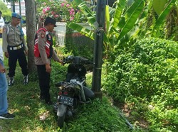 Pemotor Tabrak Tiang Listrik di Jalan Denpasar-Gilimanuk gegara Mengantuk