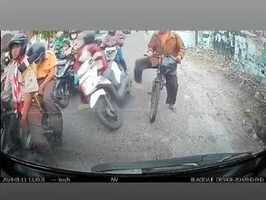 Terungkapnya Kisah Pilu di Balik Ulah Pesepeda Viral Tendang Pemotor Terungkapnya Kisah Pilu di Balik Ulah Pesepeda Viral Tendang Pemotor