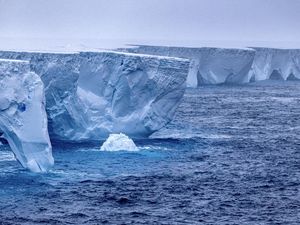 A23a, Gunung Es Terbesar di Dunia yang Ukurannya 6 Kali Jakarta! A23a, Gunung Es Terbesar di Dunia yang Ukurannya 6 Kali Jakarta!