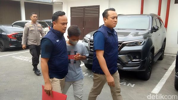 Potret Pelaku Pengancaman Tembak Anies, Jalani Pemeriksaan di Polda Jatim