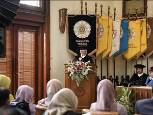 UGM Kukuhkan Guru Besar Geodesi Fisis Wanita Pertama di Indonesia UGM Kukuhkan Guru Besar Geodesi Fisis Wanita Pertama di Indonesia