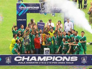 Lengkap! Setelah U-13, Persebaya U-15 Juga Juara Piala Soeratin Jawa Timur Lengkap! Setelah U-13, Persebaya U-15 Juga Juara Piala Soeratin Jawa Timur