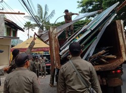 Ratusan Alat Peraga Kampanye Langgar Aturan di Kota Batu Ditertibkan