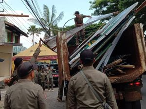 Ratusan Alat Peraga Kampanye Langgar Aturan di Kota Batu Ditertibkan Ratusan Alat Peraga Kampanye Langgar Aturan di Kota Batu Ditertibkan