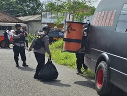 Pencari Barang Bekas di Bangka Tengah Temukan Benda Diduga Bom