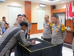 Panitia-Peserta Seleksi SIPSS Polri di Sulteng Tanda Tangani Pakta Integritas