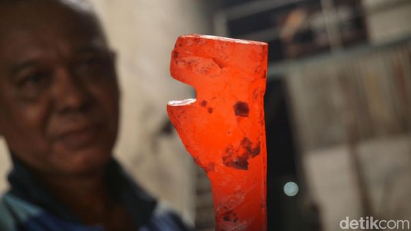 Menilik Pande Besi yang Masih Bertahan di Surabaya