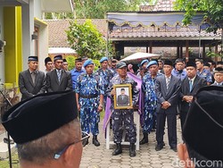 Pemakaman Waket DPRD Kulon Progo Ponimin Diiringi Ratusan Pelayat