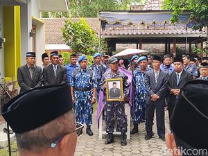 Pemakaman Waket DPRD Kulon Progo Ponimin Diiringi Ratusan Pelayat Pemakaman Waket DPRD Kulon Progo Ponimin Diiringi Ratusan Pelayat