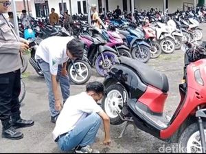 Polisi Cirebon Blusukan ke Sekolah Razia Knalpot Brong Polisi Cirebon Blusukan ke Sekolah Razia Knalpot Brong