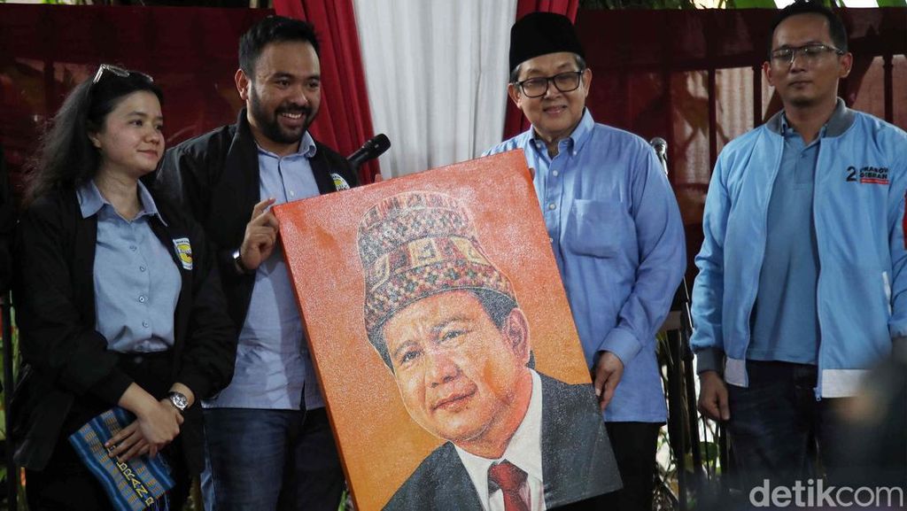 Relawan Rembuk Pagi Deklarasi Dukung Prabowo-Gibran Relawan Rembuk Pagi Deklarasi Dukung Prabowo-Gibran