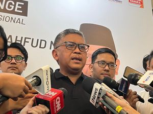 Hasto Bicara Hubungan Jokowi dan PDIP Usai Maruarar Sirait Pamit Hasto Bicara Hubungan Jokowi dan PDIP Usai Maruarar Sirait Pamit