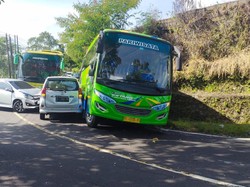 Tabrakan Beruntun di Jalan Denpasar-Singaraja, 4 Kendaraan Ringsek