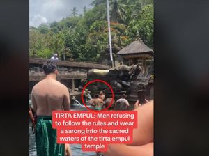 Viral! Turis Asing Nyaris Duel Saat Melukat di Tirta Empul Viral! Turis Asing Nyaris Duel Saat Melukat di Tirta Empul
