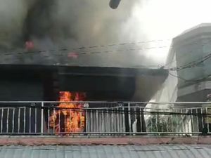 Kebakaran Tempat Karaoke di Kota Madiun Diduga Korsleting Listrik Kebakaran Tempat Karaoke di Kota Madiun Diduga Korsleting Listrik