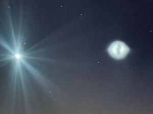 Penampakan UFO di Langit China yang Bikin Heboh Penampakan UFO di Langit China yang Bikin Heboh