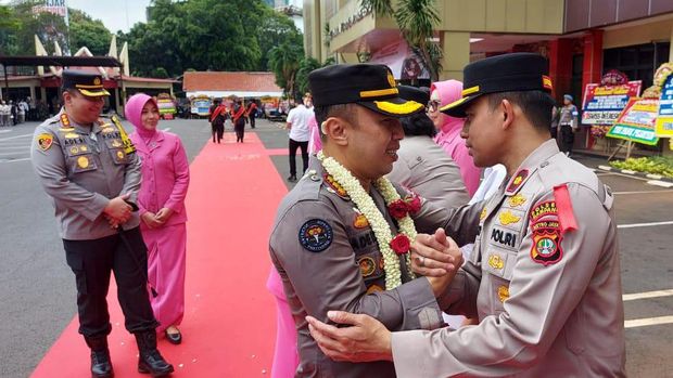 Upacara pelepasan Kombes Ade Ary Syam Indradi sebagai Kapolres Metro Jakarta Selatan, Rabu (17/1/2024).