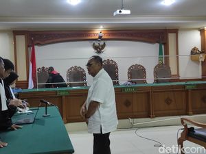 Terbukti Terima Gratifikasi, Eks Kajari Buleleng Divonis 3,5 Tahun Penjara Terbukti Terima Gratifikasi, Eks Kajari Buleleng Divonis 3,5 Tahun Penjara